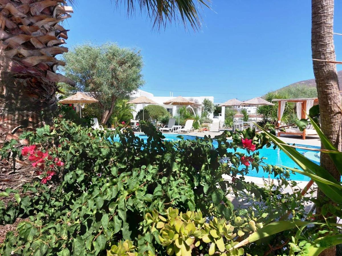 Onira Hotell Páros Exteriör bild