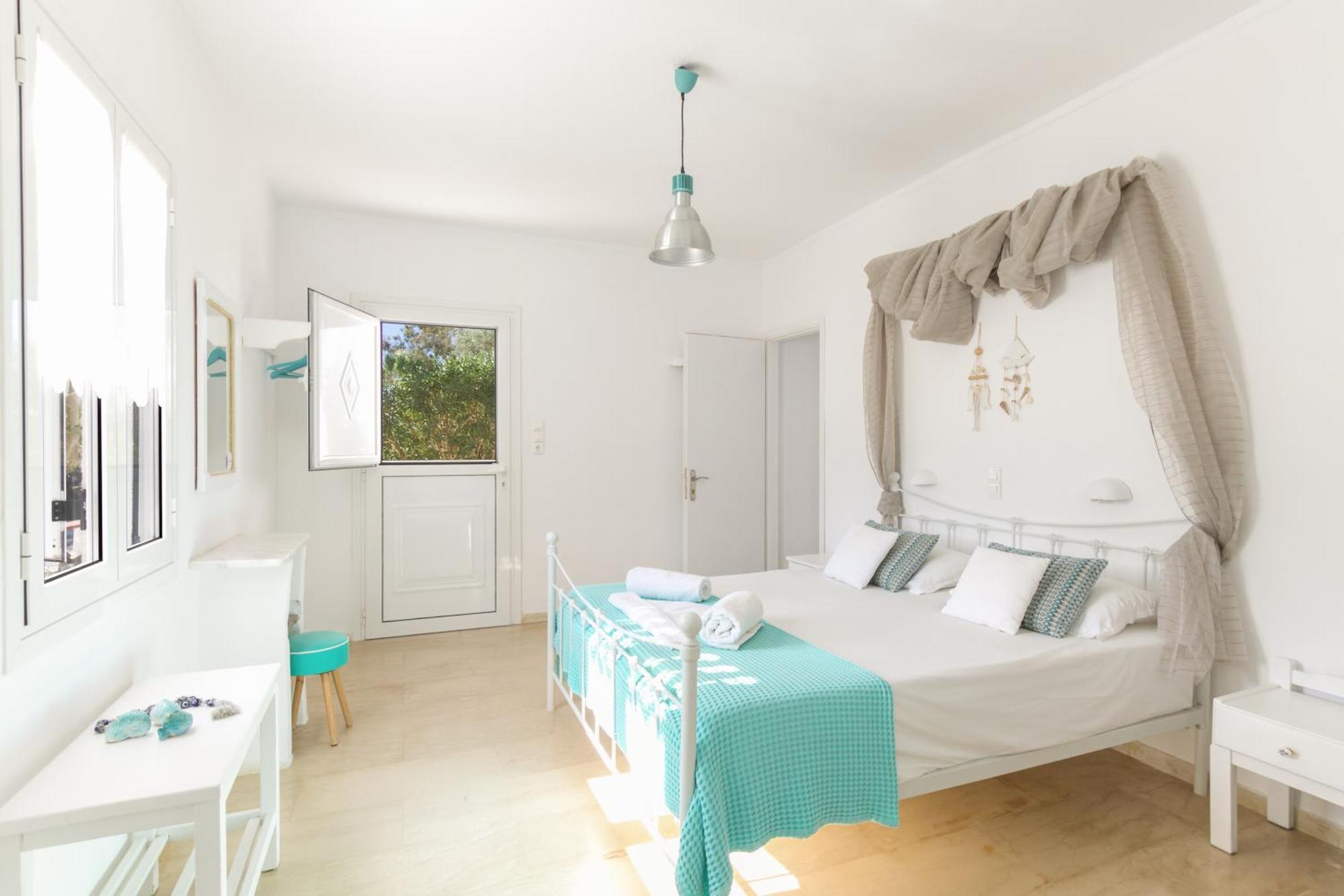 Onira Hotell Páros Exteriör bild
