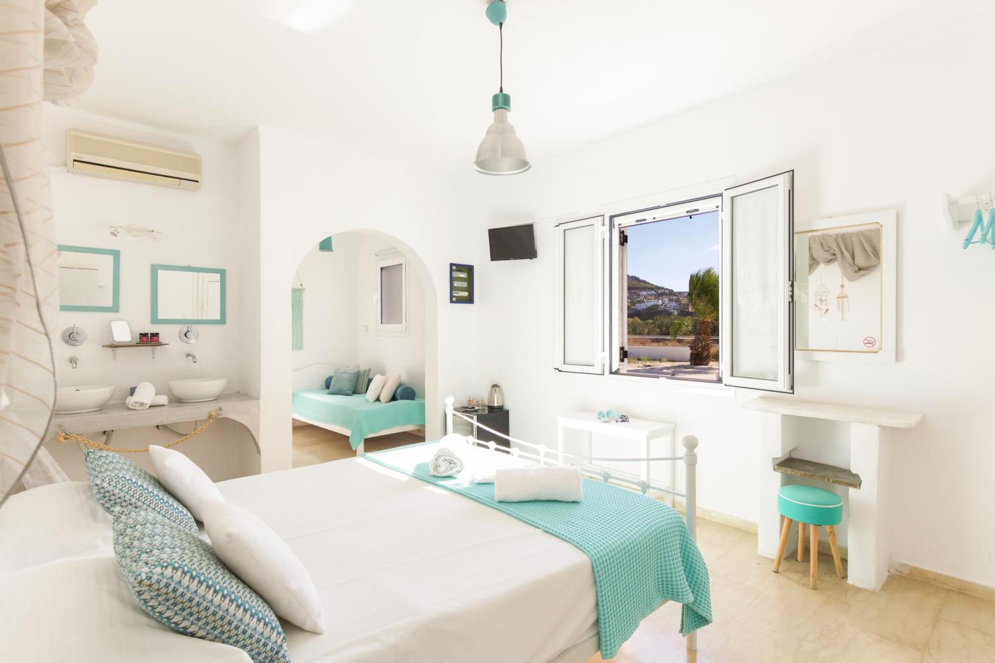 Onira Hotell Páros Exteriör bild