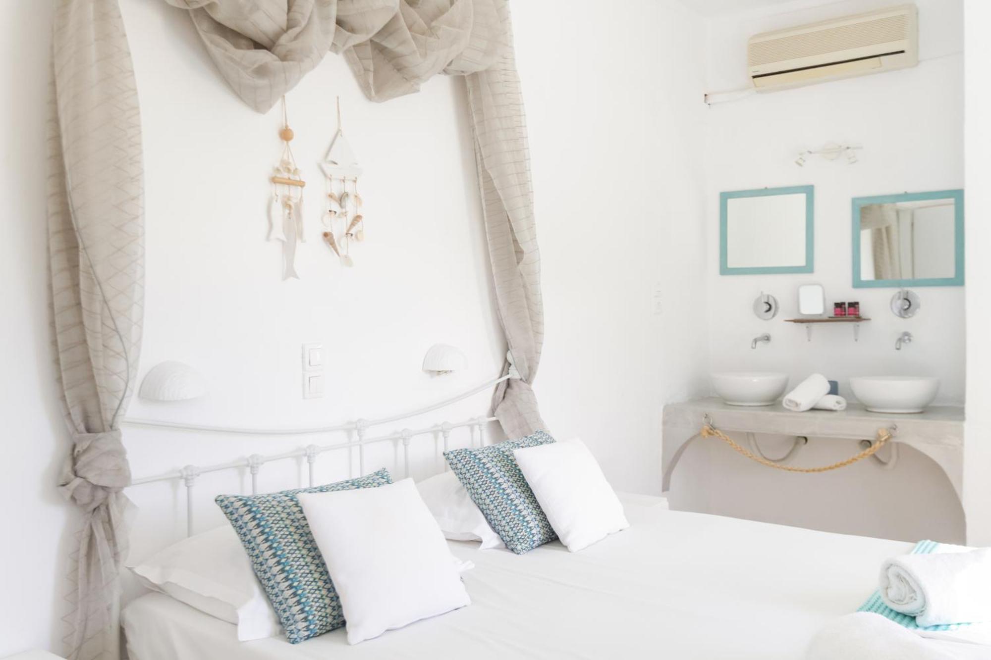 Onira Hotell Páros Exteriör bild