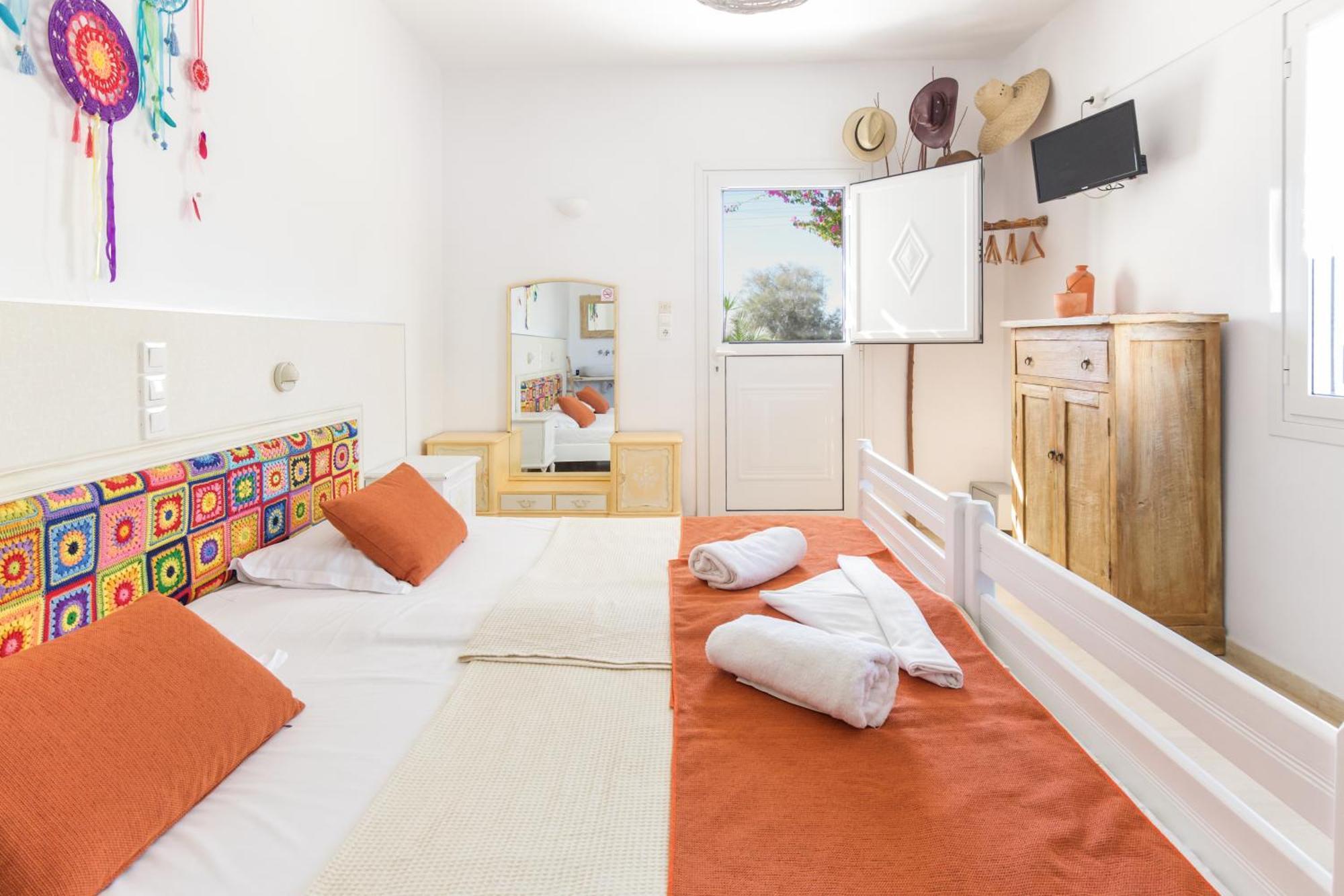 Onira Hotell Páros Exteriör bild